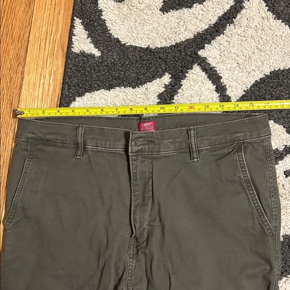 Levi's Men's Dark Green Chinos - Picture 4 of 4
